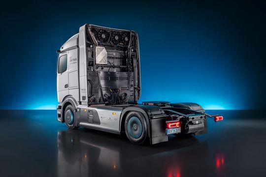 Many components are now housed more compactly in the "Tech Tower".(Image: Daimler Truck)