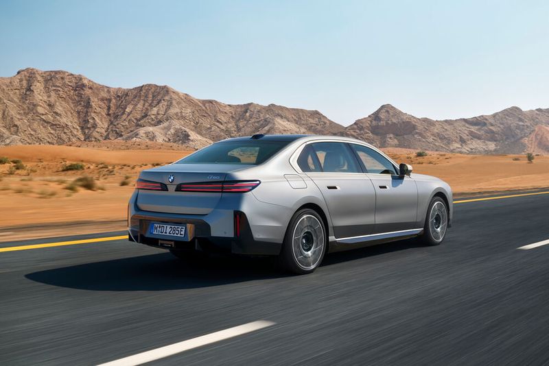 Das Modell kommt nit neuem Design. Auffallend sind neugestaltete Leuchten und klare Formen am Heck. (Bild: Daniel Kraus)