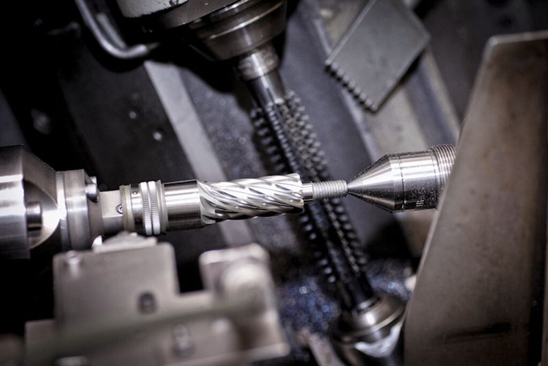 Bild 1: Mit den neu beschichteten Wälzfräsern können 320.000 Lenkritzel statt bisher 80.000 produziert werden. (Bild: Oerlikon Balzers)