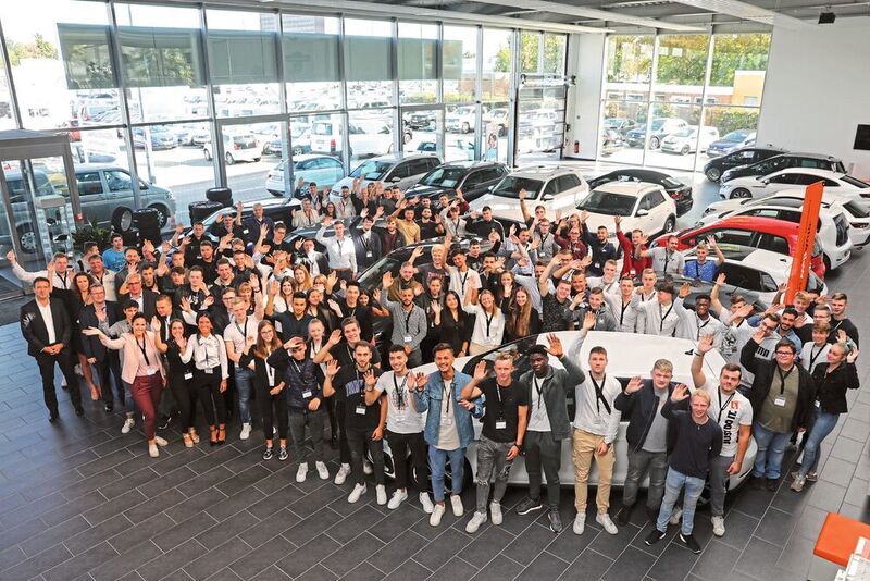 Ausbildung spielt im Autohaus Wolfsburg eine gorße Rolle. Jedes Jahr, so auch in diesem ausbildungsjahr, fängt eine große Anzahl junger Menschen ihre Ausbildung im Unternehmen an. (AH Wolfsburg)