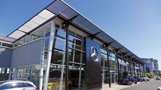 Beim Autohaus Kunzmann in Aschaffenburg können Onlinenutzer Fahrzeuge jetzt verbindlich über die Händlerweb-
site bestellen.   (Bild: Rosenow/»kfz-betrieb«)