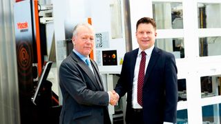 (L-R) Laurence Foulds – Middlesex Aerospace and Jason Butler – Yamazaki Mazak. (Mazak)