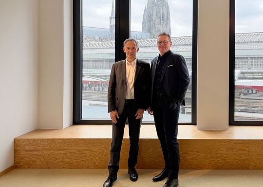 Thomas Rösch (CEO Cofinity-X) und Dieter Meuser (CEO GEC) (Bild:  German Edge Cloud)