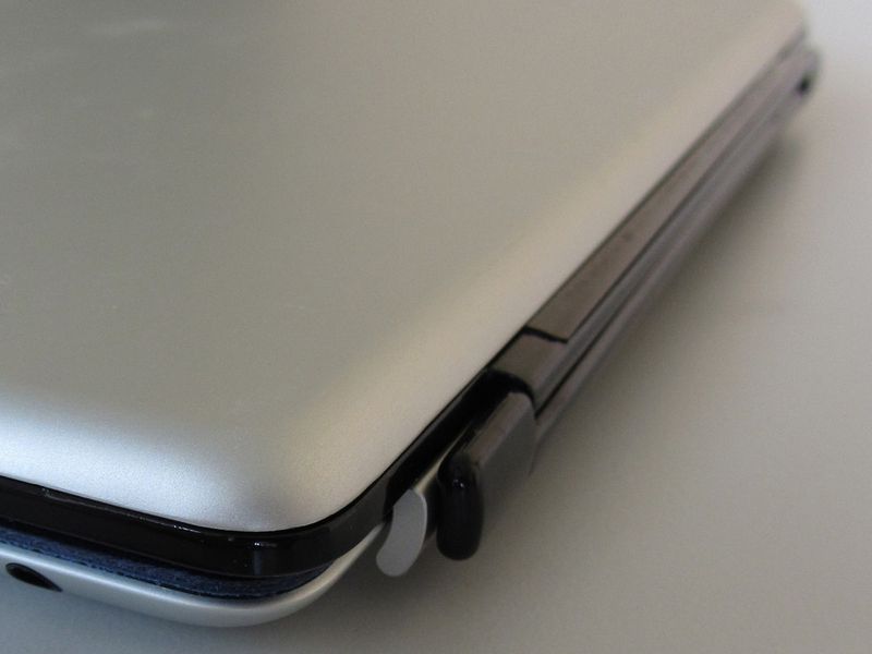 Abbildung 5: Verwendet man das Logitech Ultrathin Keyboard Cover zusätzlich zu einem SmartCover, dann „klebt“ sich die Tastatur einfach an den Magneten des SmartCovers an. (Archiv: Vogel Business Media)