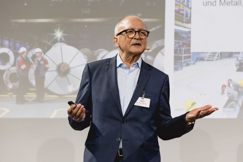 Eine Leistungssteigerung von 25 Prozent durch ein Operational Excellence-Prozessmodell – Alphonse Stremler von der Stremler AG berichtet von einem Fallbeispiel aus der Lebensmittelindustrie. (Bild: Stefan Bausewein)