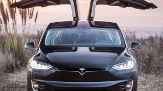 Der Start des Tesla Model X verläuft alles andere als reibungslos. (Foto: Tesla)