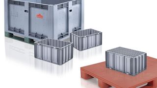 Mit der gigantischen Spritzgießmaschine MX 4000-75000 von Krauss-Maffei fertigt die Georg Utz AG Paletten, Boxen und Paloxen mit einem Schussgewicht von maximal 50 Kilogramm. Etagen- und Mehrkavitäten-Werkzeuge spielen dabei auch eine Hauptrolle. (Bild: Krauss-Maffei)