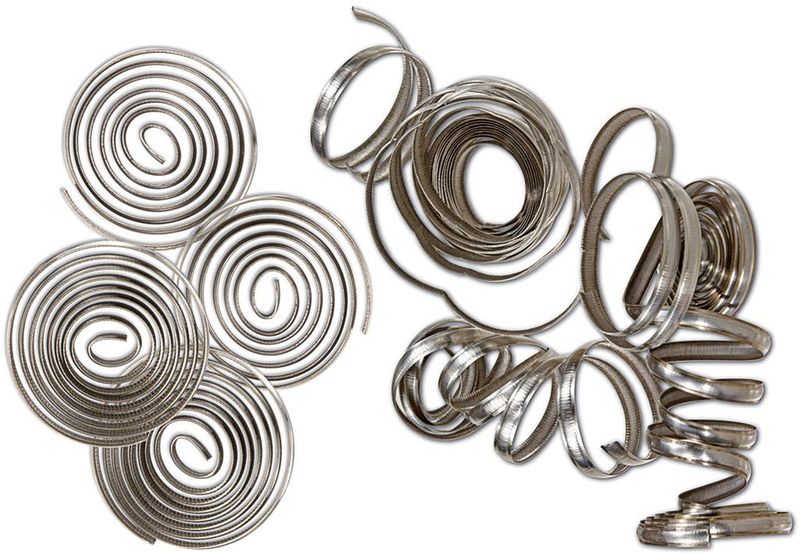 Bild 3: Links die flachen Spiralspäne mit Garant eco, rechts die konventionellen, langen Wendelspäne.  (Bild: Hoffmann)