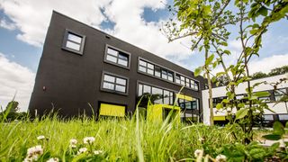 Herweck eröffnet am Hauptsitz in St. Ingbert für umfassende Dienstleistungen ein neues Technik- und Servicecenter.  (Bild: Herweck)