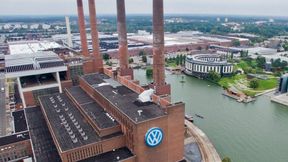 Kommt sie doch, oder nicht? Der Wolfsburger Autokonzern Volkswagen konnte wider Erwarten den Cashflow von zunächst befürchteten null auf sechs Milliarden Euro pushen. Das bringt den Betriebsrat auf die Idee, eine Prämie für die Tarifmitarbeiter auszuschütten ... (Bild: dpa)