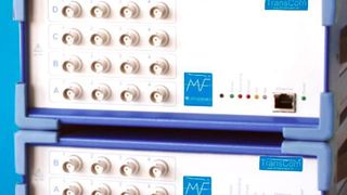 Bei der mobilen Messlösung TransCom-Frontend lassen sich die Abtastraten von 1 Hz bis 240 MHz einstellen. Das Gerät abreitet nicht nur als Datenlogger, sondern auch als Oszilloskop. (Bild: MF Instruments)