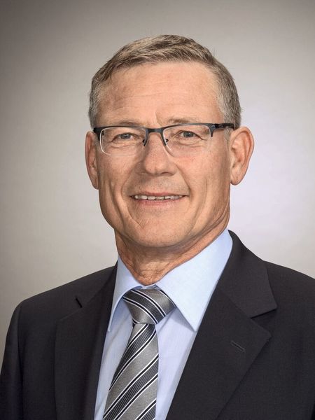 Bernhard Hahn: „Wir haben einen neuen intelligenten Wegsensor entwickelt, der über IO-Link auch Informationen zum Sensorstatus und zu den aktuellen Umgebungsbedingungen liefert.“ (ch@hermann-foto-design.de)