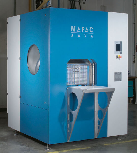 Die Spritz-Flut-Reinigungsmaschine Mafac Java kann mit der neu entwickelten Zentrallager-Kinematik im Werkstückträger ausgestattet werden, so dass eine ressourcenschonende wie wirtschaftliche Reinigung von komplexen Bauteilen gewährleistet ist. (Bild: Mafac)