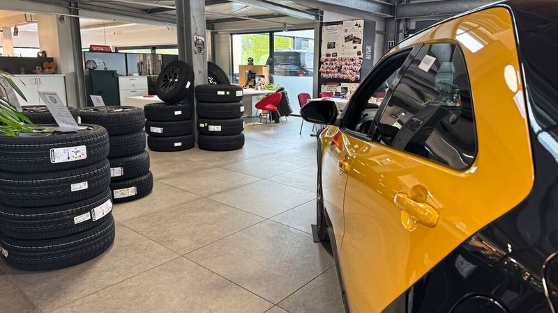 Das Autohaus beschäftigt mittlerweile 43 Mitarbeiter an zwei Standorten. (Bild: Achter – VCG)