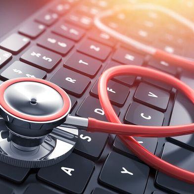 Baden-Württemberg unterstützt in der Förderperiode 2026/2027 sechs Televisite-Projekte in Pflegeeinrichtungen. (© peterschreiber.media - stock.adobe.com)