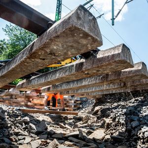 Seit rund einer Woche laufen die Aufräumarbeiten.(Bild:  Deutsche Bahn)