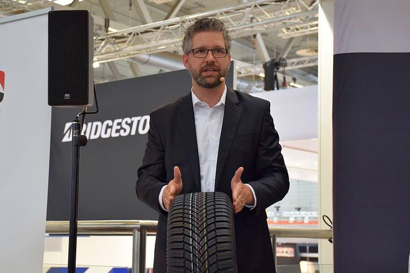 Das zeigt sich auch beim Bridgestone Wheather Control A005, den Produktmanager Sebastian Grimm in Köln präsentierte. (Jan Rosenow)