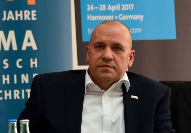 Sr. Steffen Haack zeigte anhand eines Beispiels aus der Prozessindustrie, welche Vorteile der Kunde schon heute durch Predictive Maintenance erzielen kann. (S. Michel)