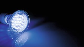 LED-Beleuchtung:  Effizienz und Leistungsdichte bei Hochspannungs-LEDs lassen sich mit Technologien mit breitem Band­abstand (GaN)  umsetzen. (Bild: © Pupkis – stock.adobe.com)