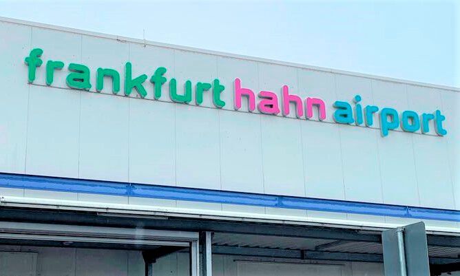 Es kann wieder durchgestartet werden! Der Flughafen Hahn kämpfte seit rund 9 Monaten mit den Unbilden der Insolvenz. Jetzt scheint es neuen Schub zu geben, weil ein neuer Investor eingestiegen ist.