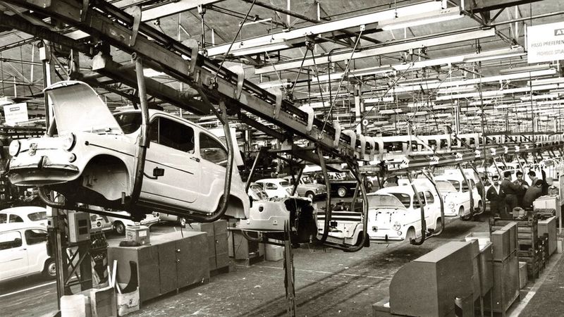 Noch 1972, also im Jahr vor Produktionsende, lieferte das Werk in Barcelona fast 70.000 Fahrzeuge aus. Insgesamt verließen von 1957 bis 1973 rund 800.000 Fahrzeuge die Fertigungshallen. (Bild: Seat)