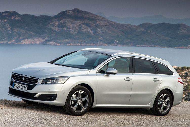 ... die mindestens ebenso attraktive Kombi-Variante SW ist ab 26.300 Euro erhältlich. Für die Hybrid-Version RXH Hybrid 4 muss der Kunde mindestens 43.650 Euro ausgeben. (Foto: Peugeot)