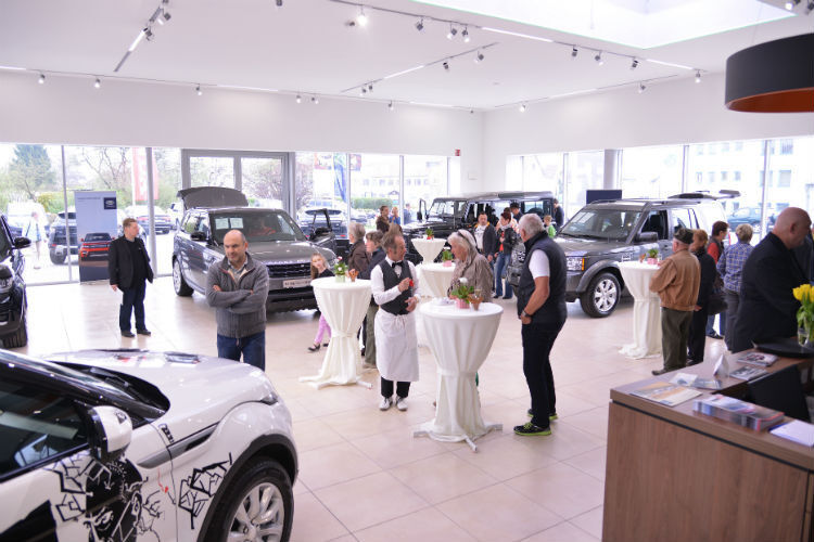 Geschäftsführer Ralph Speyerer zog eine sehr positive Bilanz der Eröffnungsfeier. (Foto: AH Am Eichberg/Land Rover)