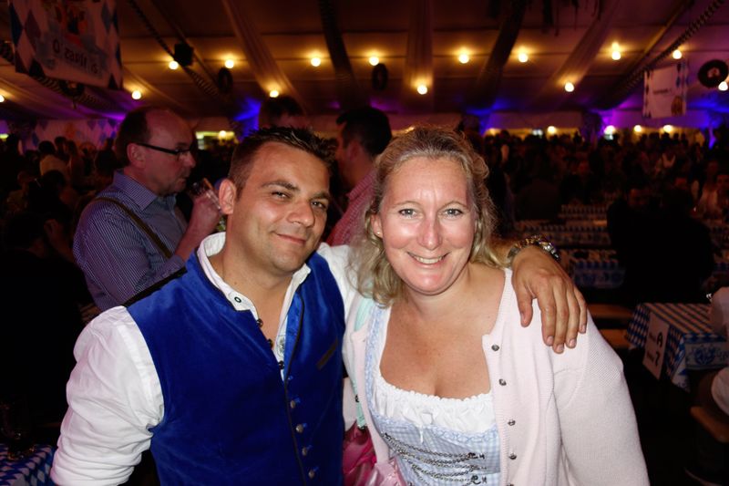 Die Münchener Attila Mekker und Christina Czernich, Haufe Lexware, feiern auch im Norden gerne Oktoberfest. (Bild: IT-BUSINESS)