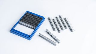 The reaction vessel contains 384 wells, into which a corresponding number of metal pins are inserted.  (Source: RKT Rodinger Kunststoff-Technik)