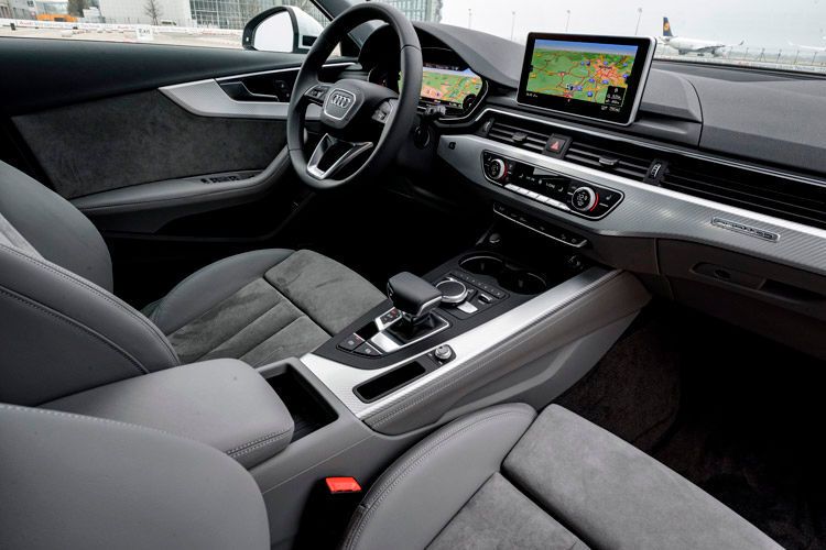 Das Cockpit gleicht dem Erscheinungsbild des normalen A4 ... (Foto: Audi)