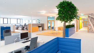 Dichtungsspezialist Späh aus dem oberschwäbischen Scheer an der Donau schließt ersten Erweiterungsbau ab und bezieht moderne Büroräume nach neuem Standard. (Späh)