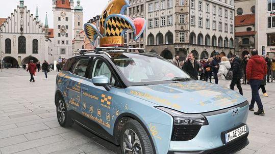 Aiways sieht in der Partnerschaft mit der Narrhalla ein Zeichen für das „Bekenntnis zum Standort München und dessen kulturellem Erbe“.(Bild:  Aiways)