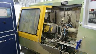 Bei der Modernisierung von Sondermaschinen wie dieser kommen bei Mahle Ethercat-Feldbuskoppler (750-354) von Wago zum Einsatz. (Bild: Oskar Eyb/vor-ort-foto.de)