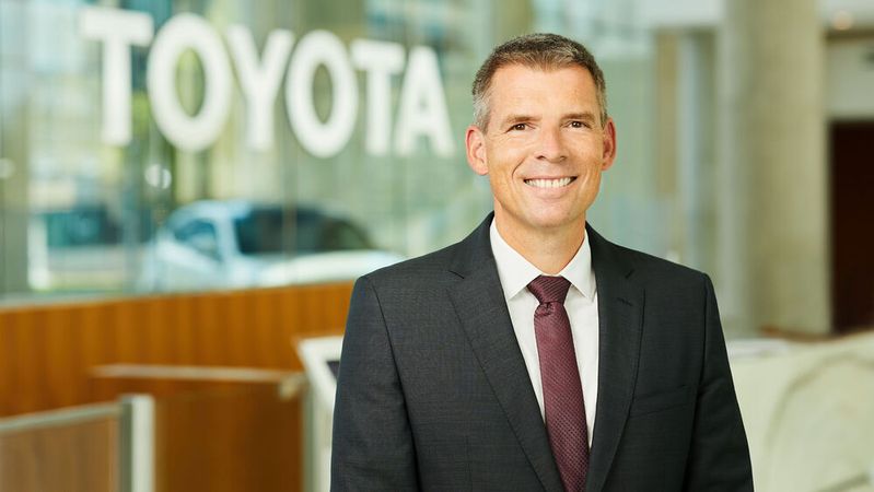 Toyota-Deutschland-Präsident André Schmidt: „Wenn wir 2025 in einem sehr herausforderndem Umfeld eine Einheit mehr verkaufen als in diesem Jahr, sind wir zufrieden.“(Bild:  Jason Kindig Photography)