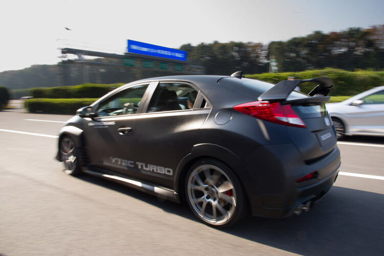 Vermutlich werden es deutlich mehr: Auf 320 bis 340 PS taxieren die Tester das Kraftpaket derzeit. (Foto: Honda)