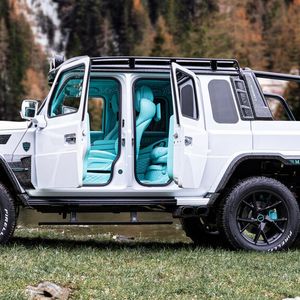 Ungewöhnlich: Die seitlichen Einstiegstüren wurden gegenläufig angeschlagen.(Bild:  Mansory)