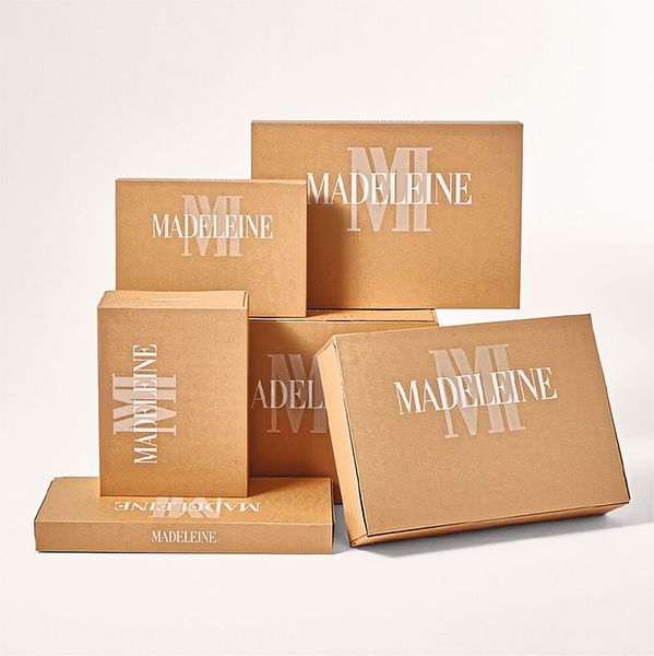 Die klimaneutral produzierten Verpackungen für das Modelabel Madeleine weisen bei reduziertem Materialverbrauch die gleiche Stabilität wie herkömmliche Kartons auf. (Bild: Thimm)