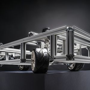 Mit dem Demonstrator im Modellmaßstab werden neue Antriebs- und Lenkkonzepte für Elektroautos am KIT getestet.