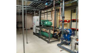 Bei einer maximalen Umgebungstemperatur von 35° C liegt die benötigte Wasservorlauftempertaur für die Werkzeugkühlung bei zehn ° C, heißt es aus Sundern. (Bild: L&R Kältetechnik)