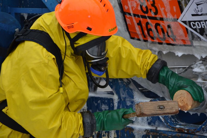 Sobald das Holz nass wird, dehnt es sich aus und verschließt das Ventil komplett. (PROCESS)