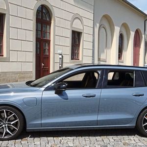 Optional gibt es für den V60 ein erweitertes Luftqualitätssystem mit Feinstaubfilterung nach Luftqualitätsstandard PM2,5. Es überwacht kontinuierlich die Luftqualität und Partikelanzahl  der Innenraumluft und soll das Eindringen schädlicher Partikel verhindern.(Bild:  Dominsky / »kfz-betrieb«)