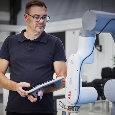 Intuitive No‑Code‑Tools und KI‑gestützte Software senken die Einstiegshürden in die Robotik und machen sie selbst für Anwenderinnen und Anwender ohne Programmierkenntnisse schnell zugänglich. (Bild: ABB Robotics)