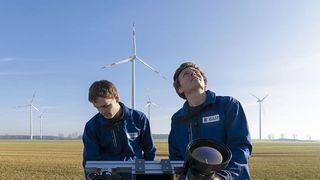 Endliche hat die BAM mit Partnern genug Daten gesammelt, um Schäden an Windkraftrotoren schneller zu entdecken und zu klassifizieren. Möglich macht das eine Kombination aus Thermografie und künstlicher Intelligenz. Hier mehr dazu ... (Bild: BAM)