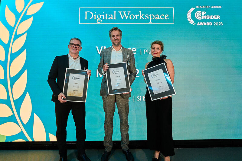 In der Kategorie „Digital Workspace“ freuen sich (von links) Harald Wolz (Matrix42, Gold), Philipp Senst (VMware, Platin) und Vlasta Doubek (Citrix, Silber) über ihre Auszeichnungen. (Bild: krassevideos.de / VIT)
