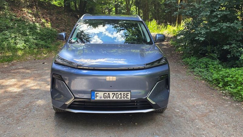 The PHEV Geely Starray is primarily aimed at customers who value the highest possible total range. With anticipatory and defensive driving, around 1,000 kilometers are realistic. The compact SUV can cover approximately 100 kilometers purely on electric power. (Image:Mauritz – VCG)