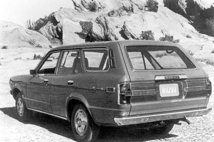 Den RX3 baute Mazda von 1972 bis 1978. Das Mittelklassemodell besaß einen  Zweischeiben-Wankelmotor und basierte auf dem Mazda 818. Sein Nachfolger wurde der RX7, den es dann allerdings nur als Sportwagen gab. (Mazda)