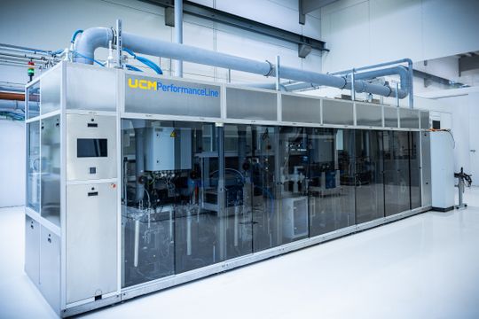 Whether you need to handle a wide variety of materials, meet high throughput requirements and/or strict cleanliness specifications, modular ultrasonic multi-bath immersion systems can be efficiently adapted to the task at hand – even for integration into or connection to a cleanroom.(Picture:  Ecoclean)