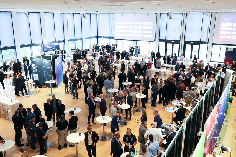 Volles Haus im RMCC in Wiesbaden: Rund 800 Teilnehmer waren am 7.5.26 dabei. (Bild: TIM AG)