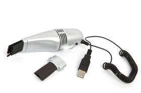 So wirs Muttis Tastatur wieder sauber: Der USB-Staubsauger, der es möglich macht, kostet bei www.monsterzeug.de 12,95 Euro. (Bild: www.monsterzeug.de)