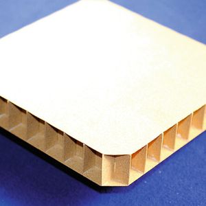 Bild 2: Keramische Leichtbaustrukturen auf der Basis von PT-Keramiken ermöglichen die Herstellung energiesparender Brennunterlagen mit einer um etwa 80 % reduzierten Masse.